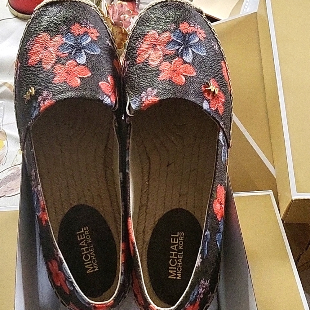 MK Kendrick Slip On, size 7, floral, brown
